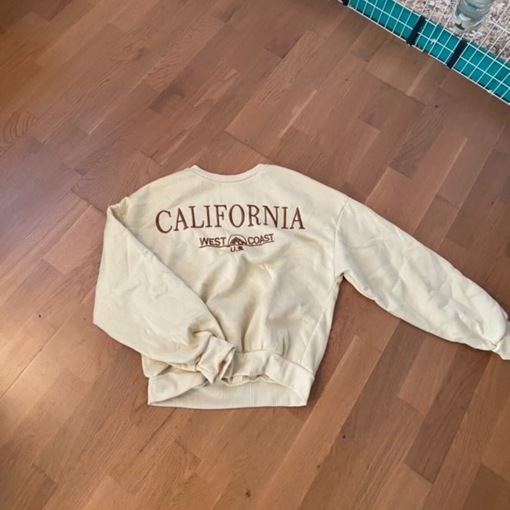 sweater color cream